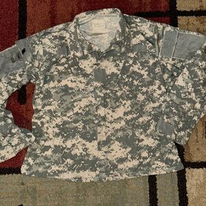 US‎ Army Military Digital Flame Resistant Defender Combat Jacket - Medium/Short